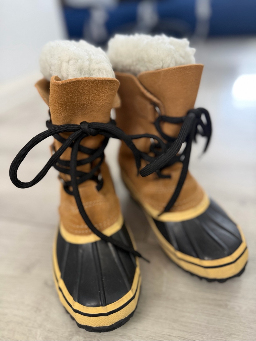 Kids Waterproof Winter Boots - Tan & Black with Fleece Lining Size 12